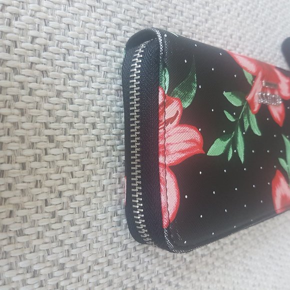 Guess Wallet - Picture 6 of 7